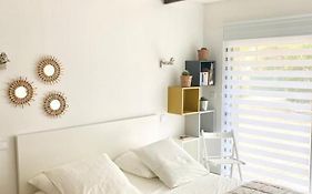 Chambre indépendante avec terrasse privée et piscine